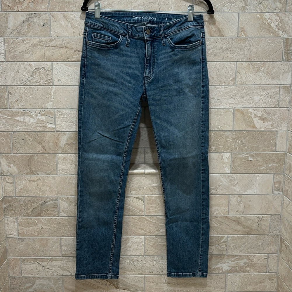 EUC Calvin Klein Jeans Slim Boyfriend Size 4